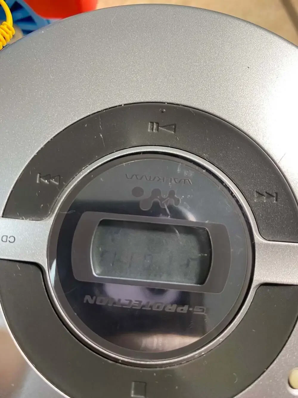 Sony CD Walkman D-EJ109 Portable CD Player with G-Protection (display faded)